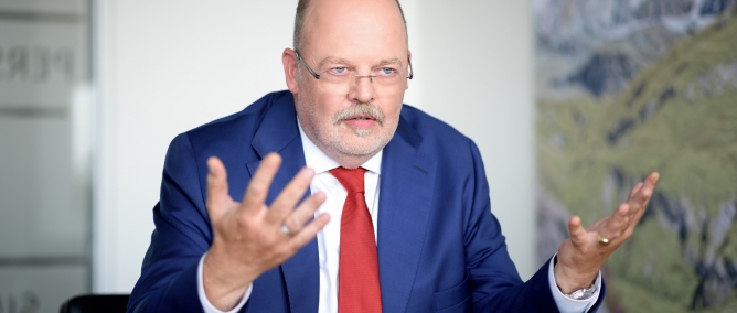 CEO Olaf Peter Poenisch